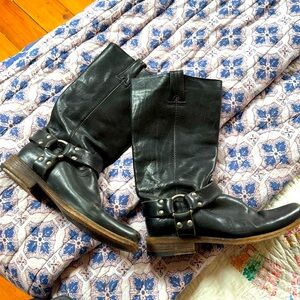 Black frye boots!